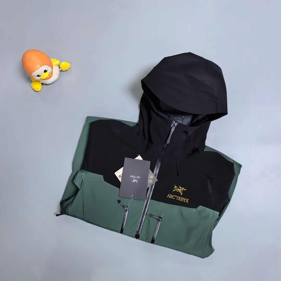 Alpha SV GORE-TEX Pro Hooded Shell Jacket D38020260 — view 14