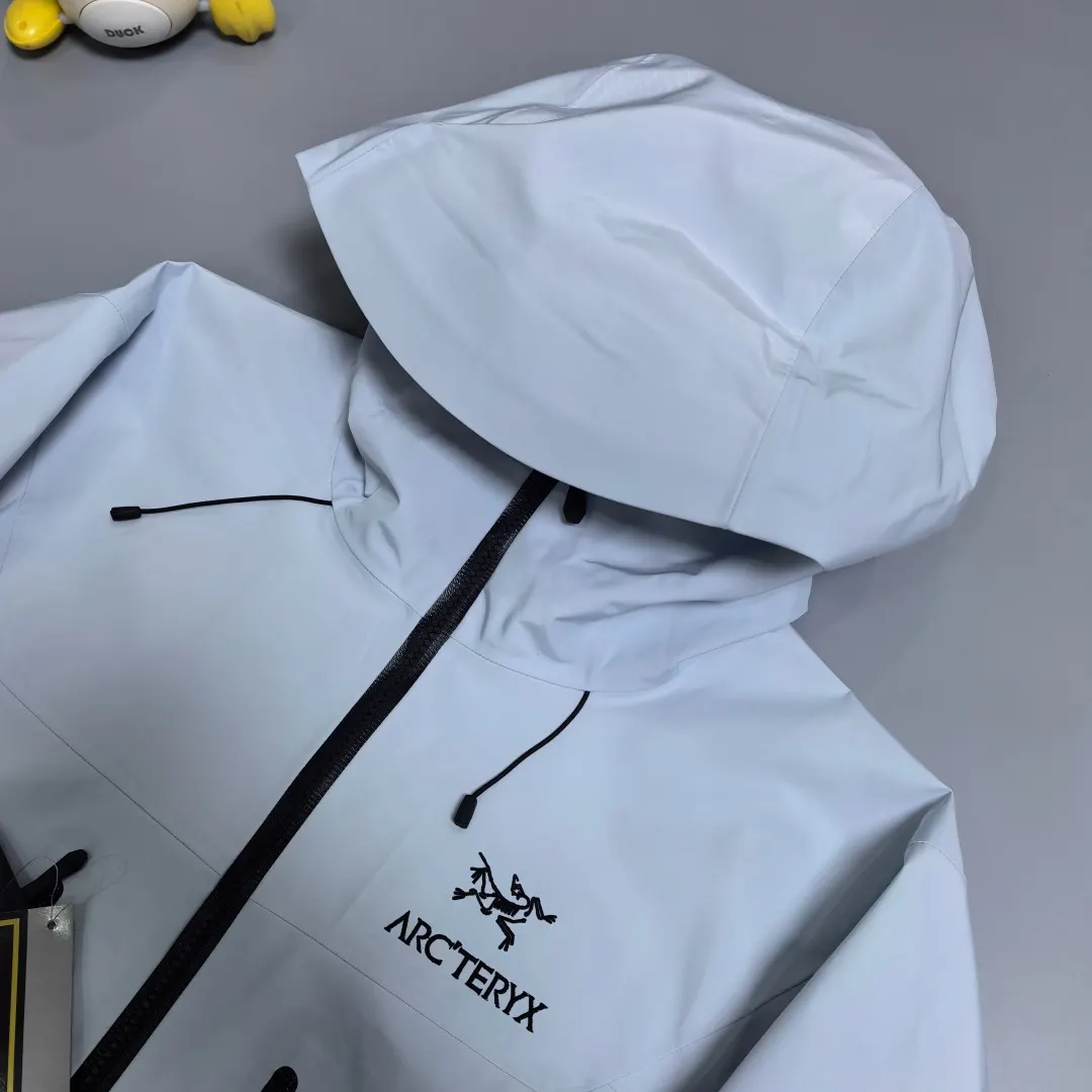 Alpha SV GORE-TEX Pro Hooded Shell Jacket D38020263 — view 2