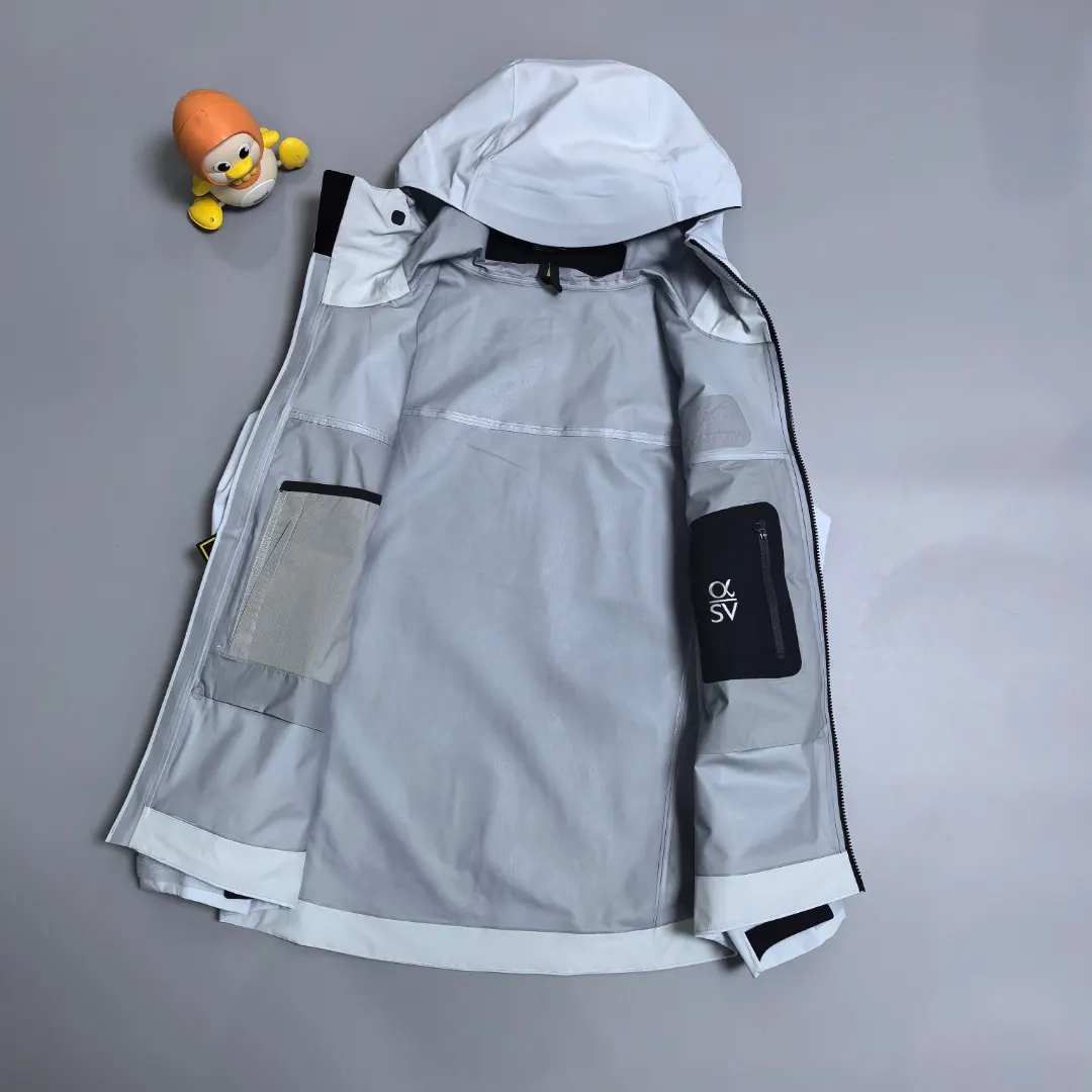 Alpha SV GORE-TEX Pro Hooded Shell Jacket D38020263 — view 9