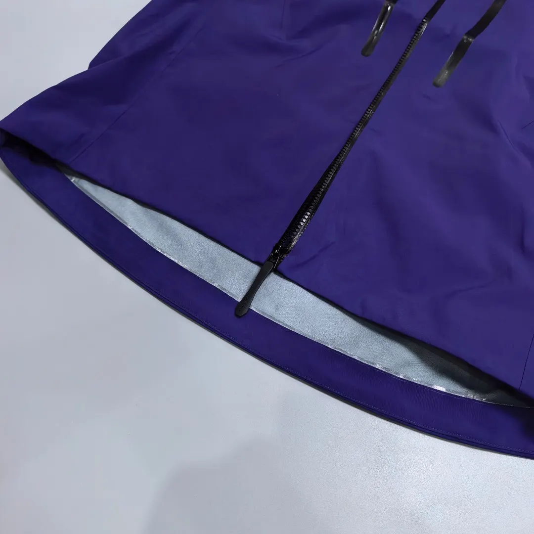Alpha SV GORE-TEX Pro Hooded Shell Jacket D38020259 — view 8
