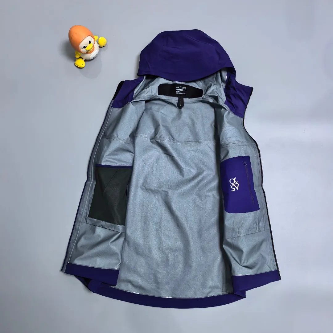 Alpha SV GORE-TEX Pro Hooded Shell Jacket D38020259 — view 9