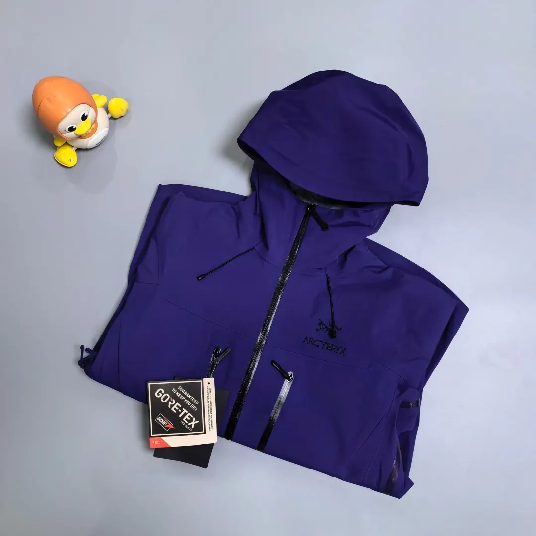 Alpha SV GORE-TEX Pro Hooded Shell Jacket D38020259 — view 14