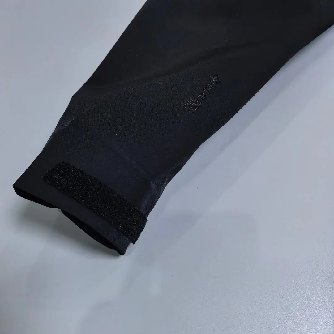 Alpha SV GORE-TEX Pro Hardshell Jacket D38020267 — view 5