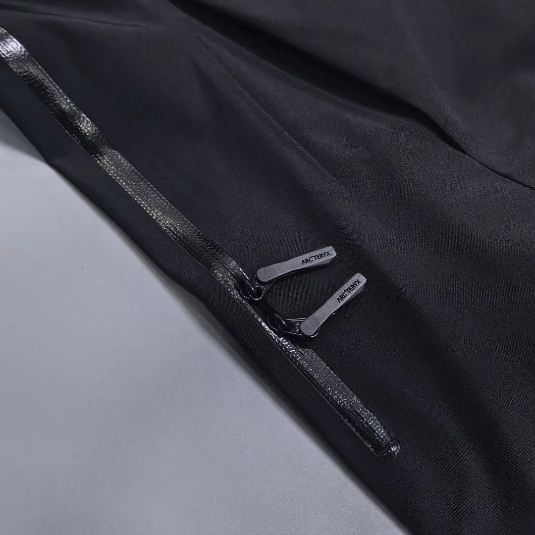 Alpha SV GORE-TEX Pro Hardshell Jacket D38020267 — view 6