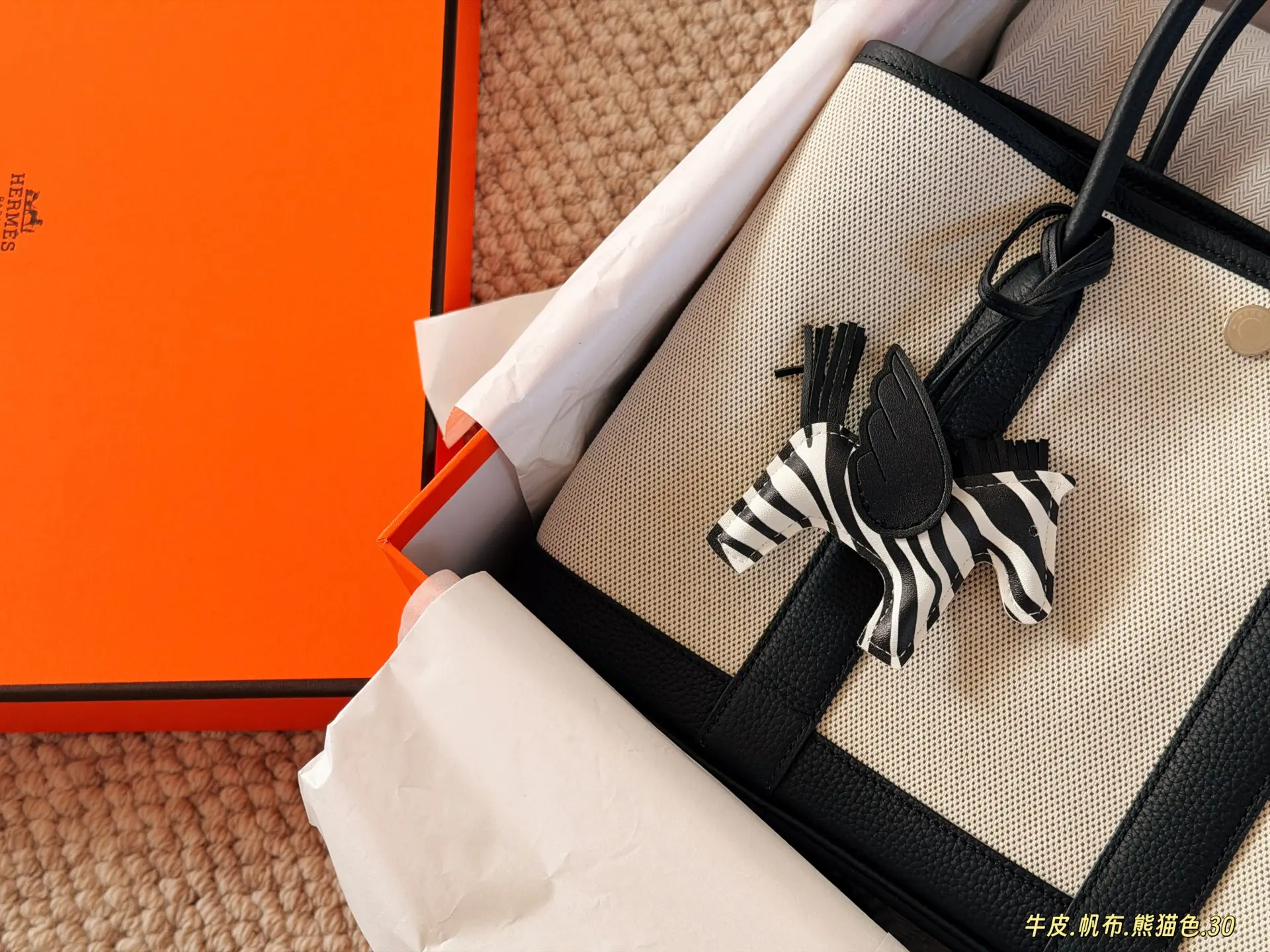 Garden Party Canvas & Leather Tote Bag D38017885 — view 4