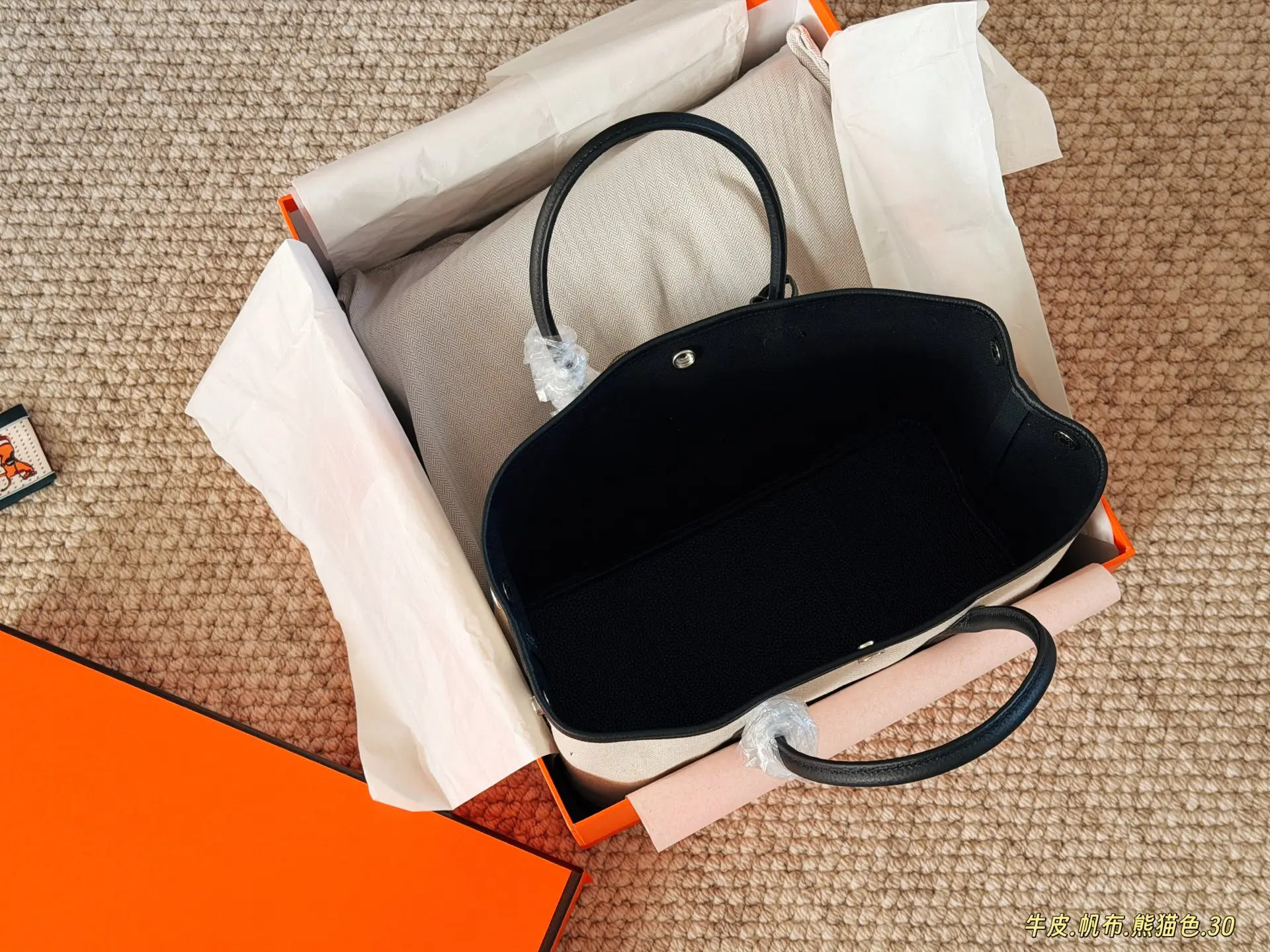 Garden Party Canvas & Leather Tote Bag D38017885 — view 8