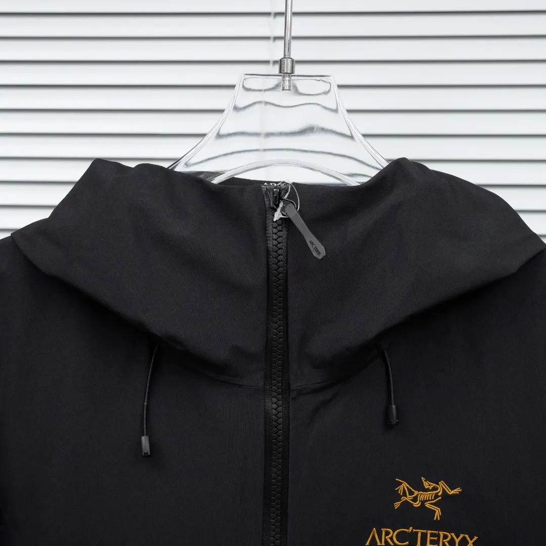Alpha SV GORE-TEX Pro Hardshell Jacket D38024936 — view 4