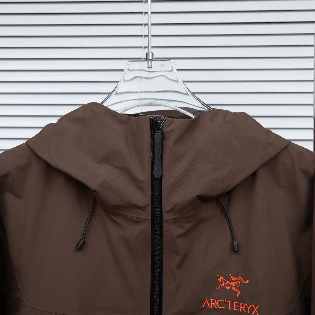 Alpha SV GORE-TEX Pro Hardshell Jacket D38024933 — view 4