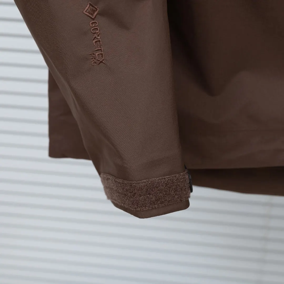 Alpha SV GORE-TEX Pro Hardshell Jacket D38024933 — view 8