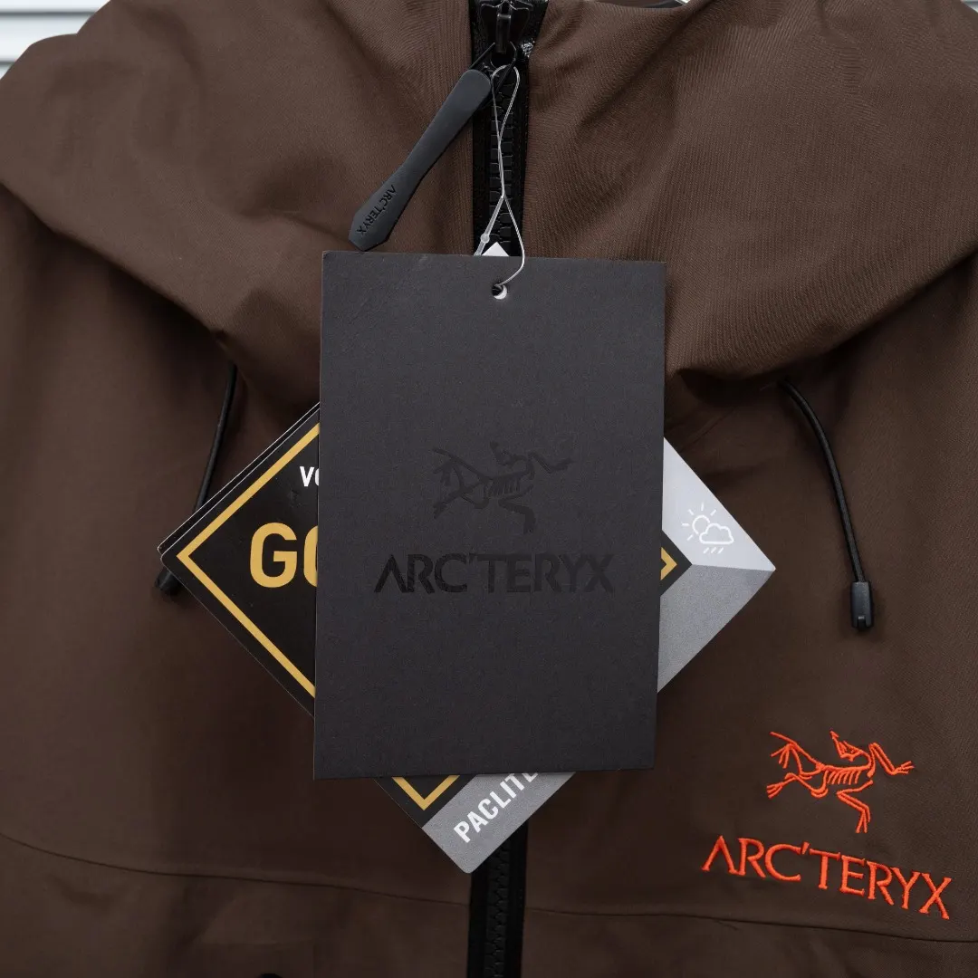 Alpha SV GORE-TEX Pro Hardshell Jacket D38024933 — view 10