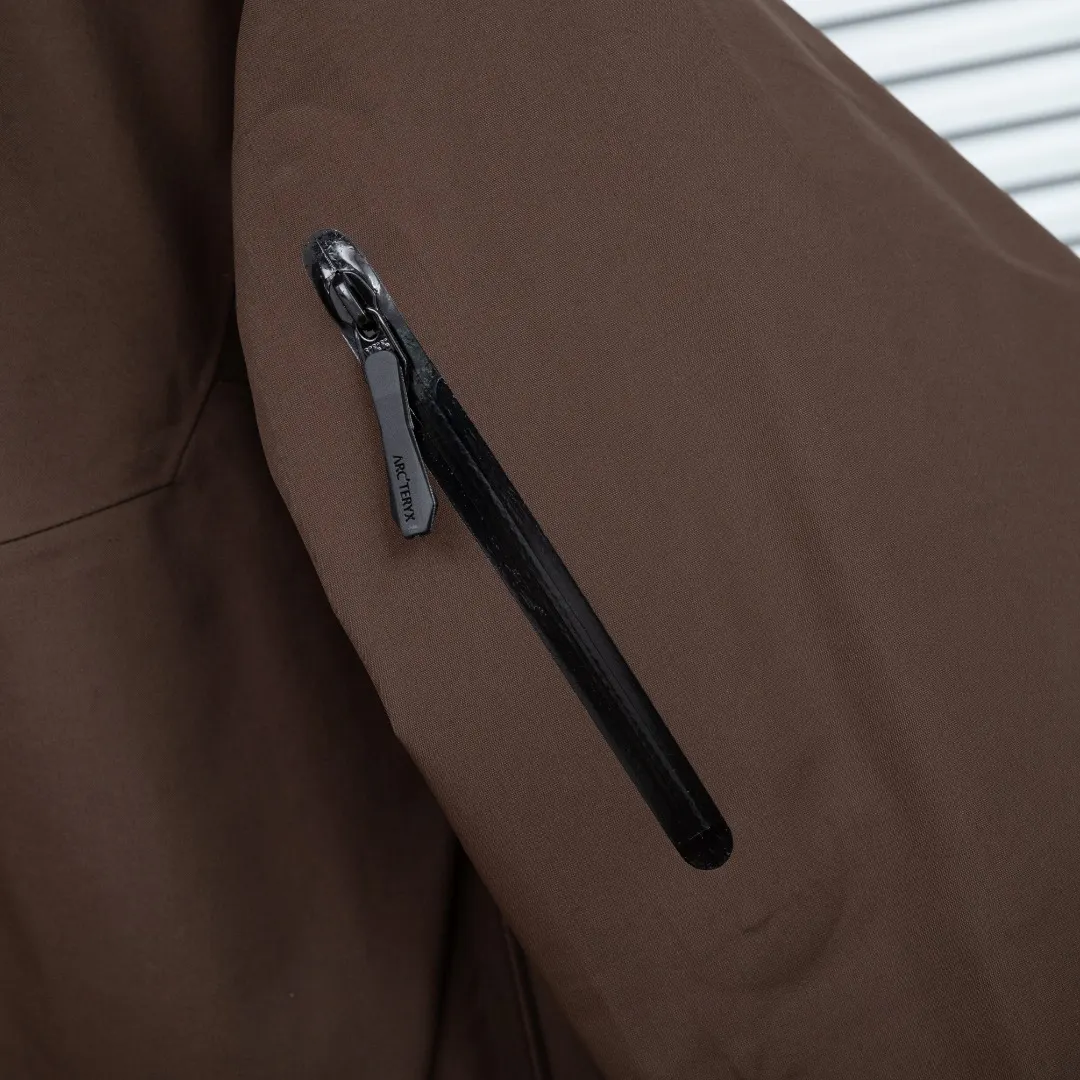 Alpha SV GORE-TEX Pro Hardshell Jacket D38024933 — view 11