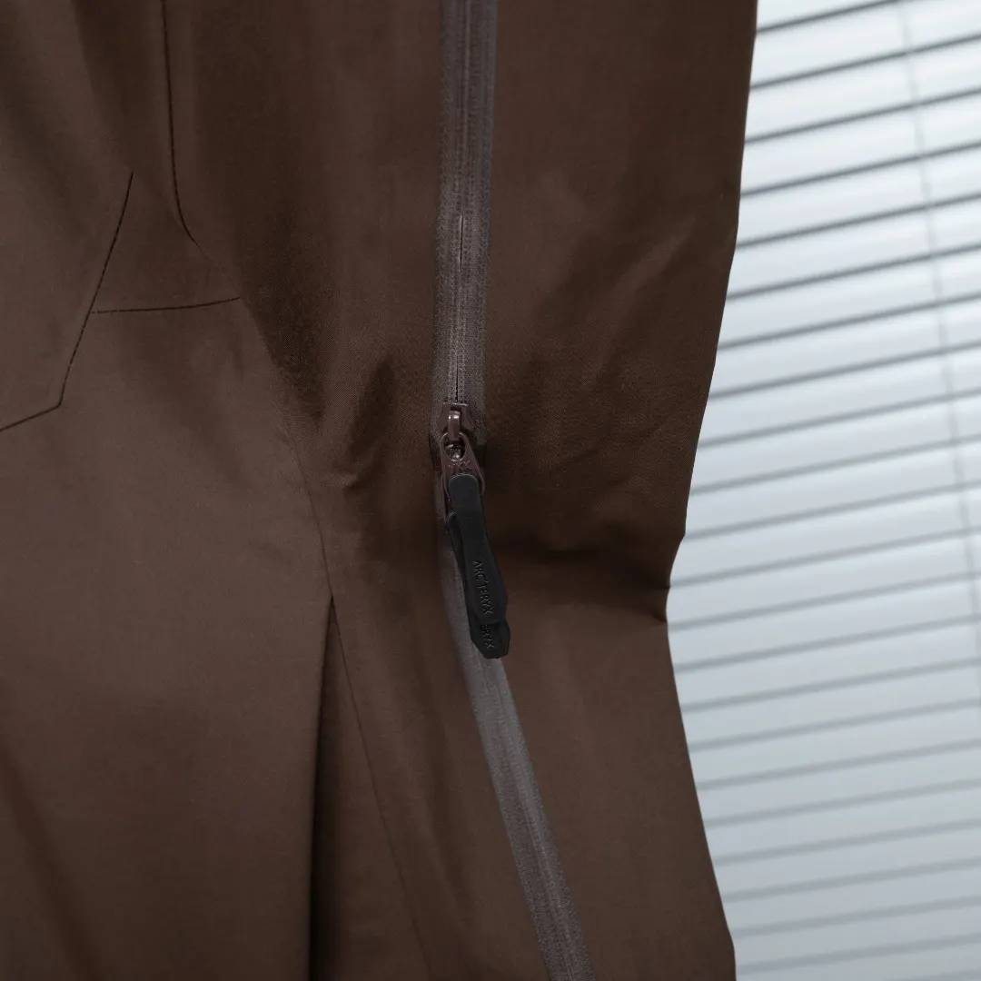 Alpha SV GORE-TEX Pro Hardshell Jacket D38024933 — view 12