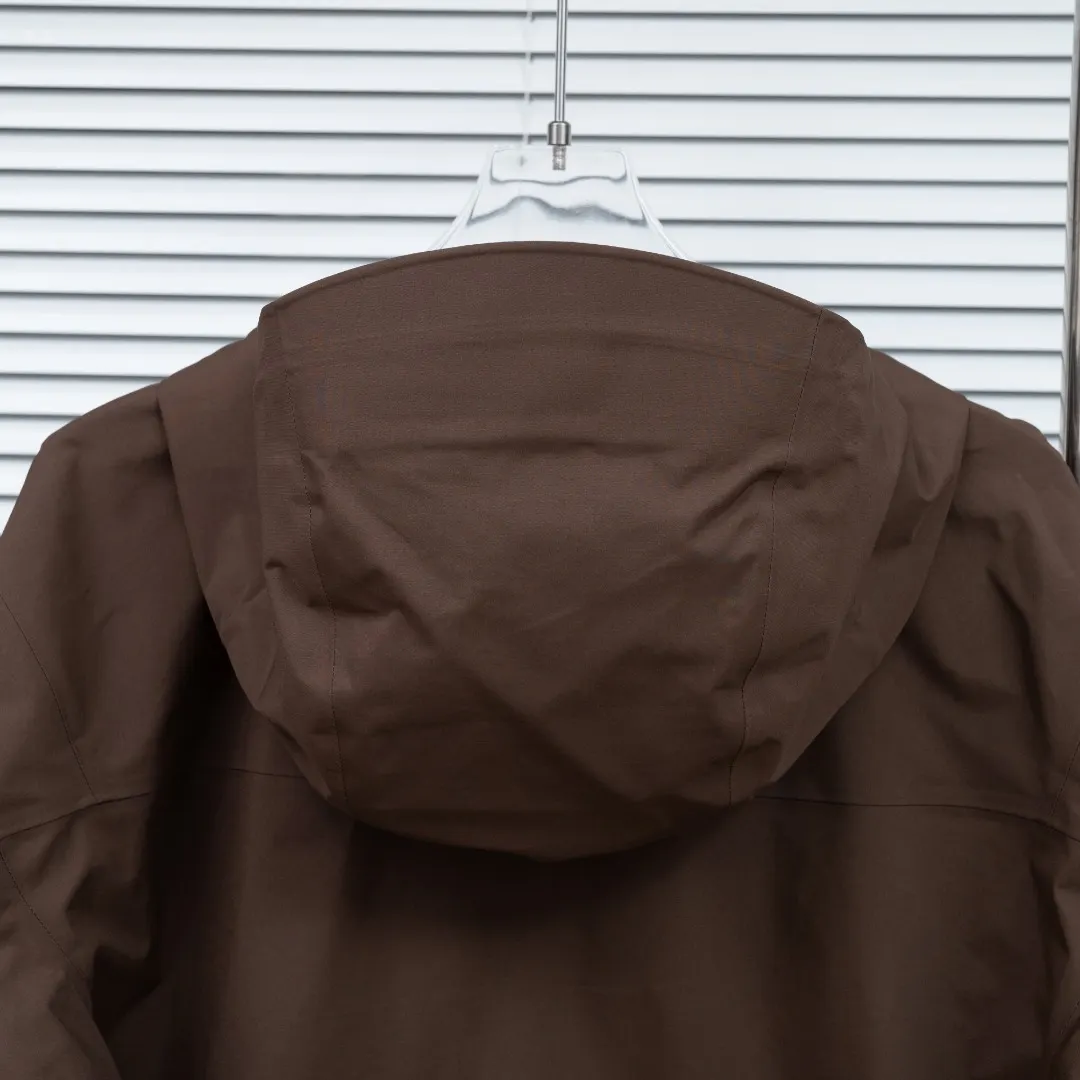 Alpha SV GORE-TEX Pro Hardshell Jacket D38024933 — view 16