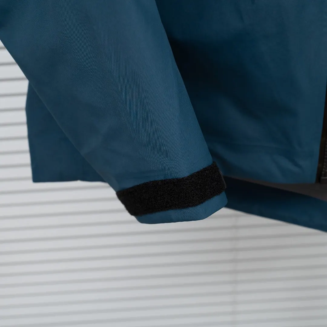 Alpha SV GORE-TEX Pro Hardshell Jacket D38024935 — view 7