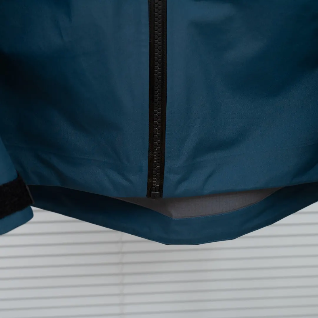 Alpha SV GORE-TEX Pro Hardshell Jacket D38024935 — view 8