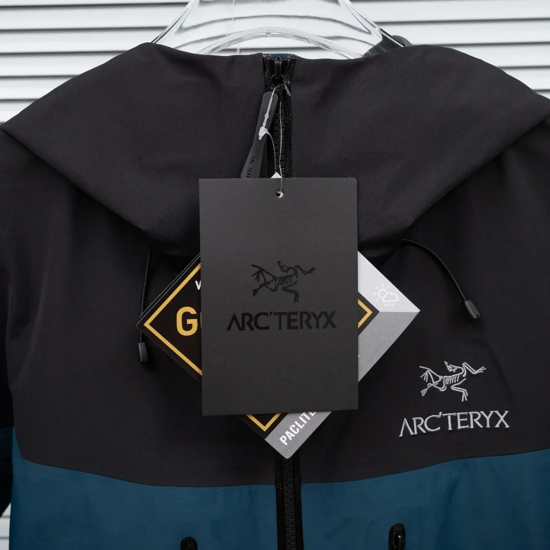 Alpha SV GORE-TEX Pro Hardshell Jacket D38024935 — view 12