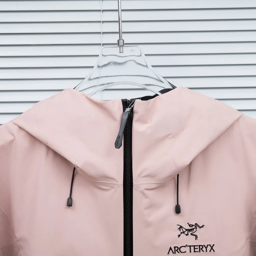 Alpha SV GORE-TEX Pro Hardshell Jacket D38024937 — view 3