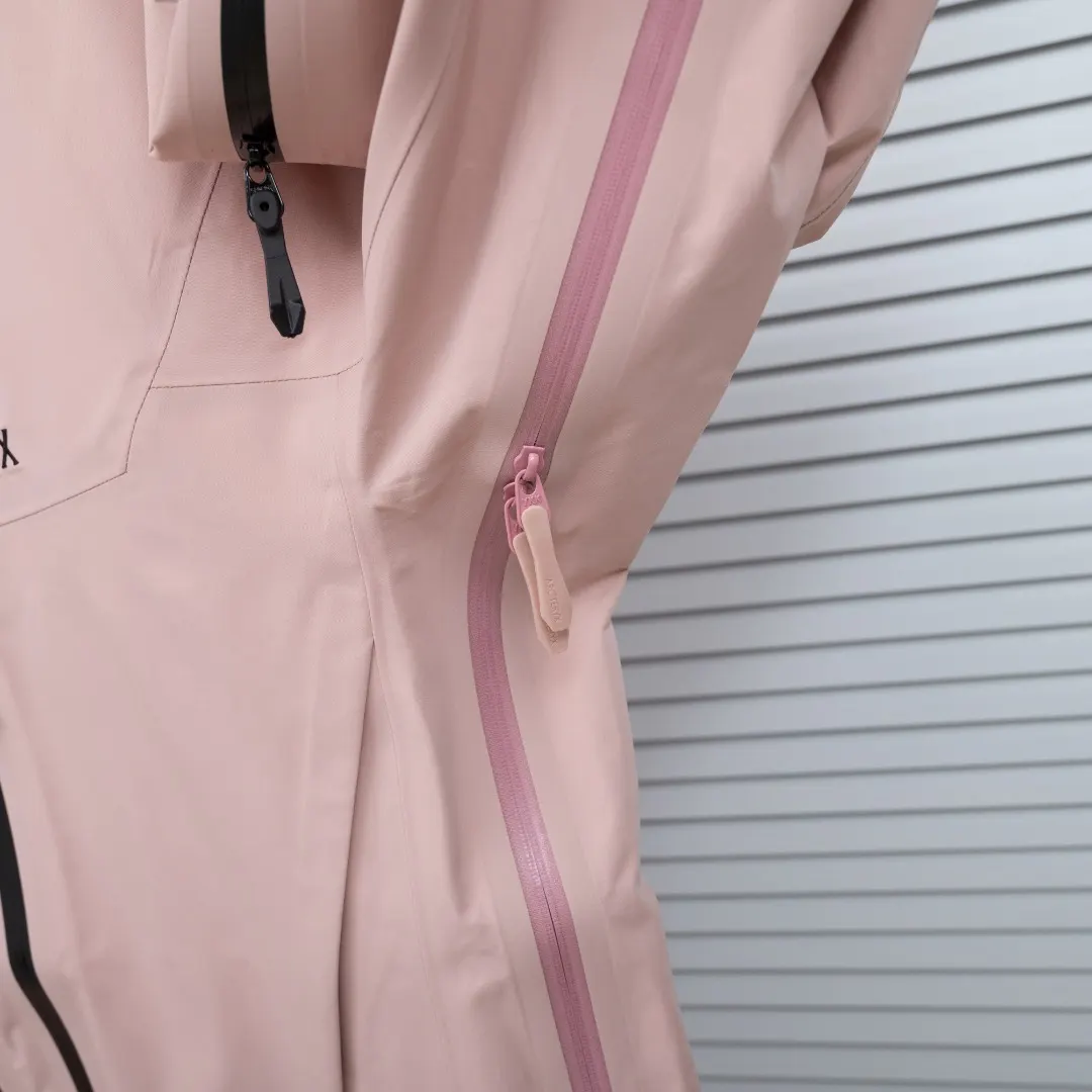 Alpha SV GORE-TEX Pro Hardshell Jacket D38024937 — view 9