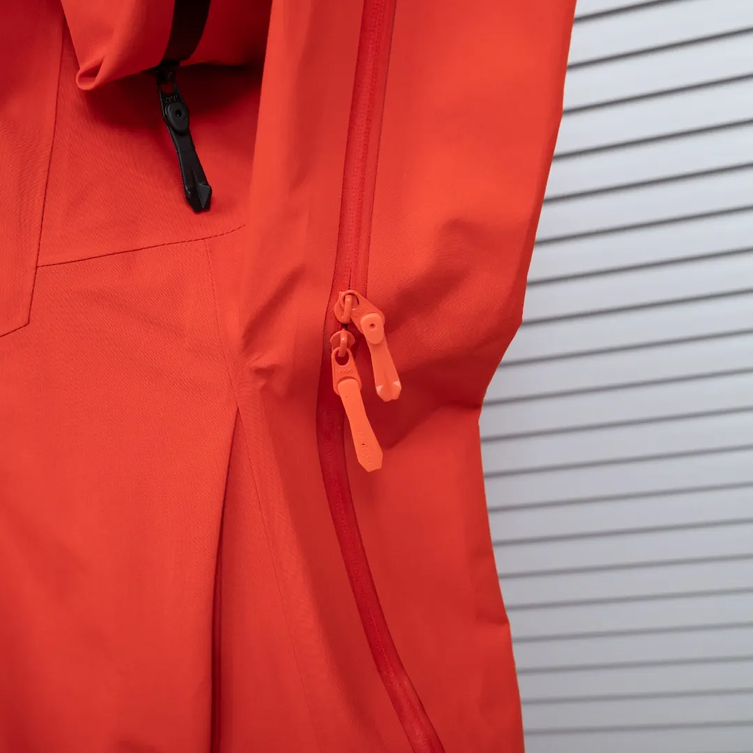 Alpha SV GORE-TEX Pro Hooded Shell Jacket D38024934 — view 11