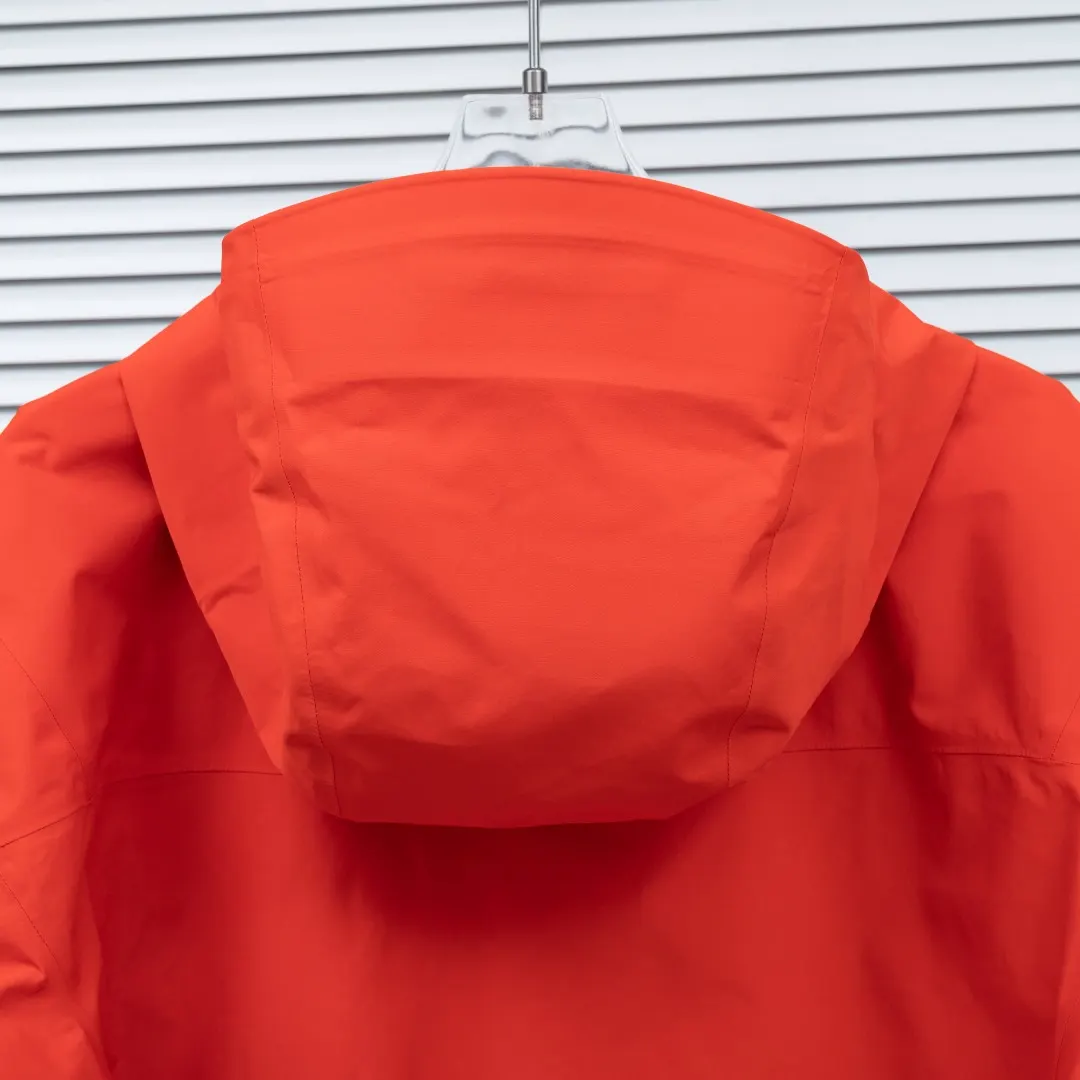 Alpha SV GORE-TEX Pro Hooded Shell Jacket D38024934 — view 16