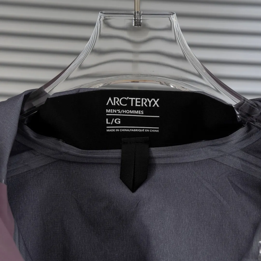 Beta SL GORE-TEX Hooded Shell Jacket D39013832 — view 12