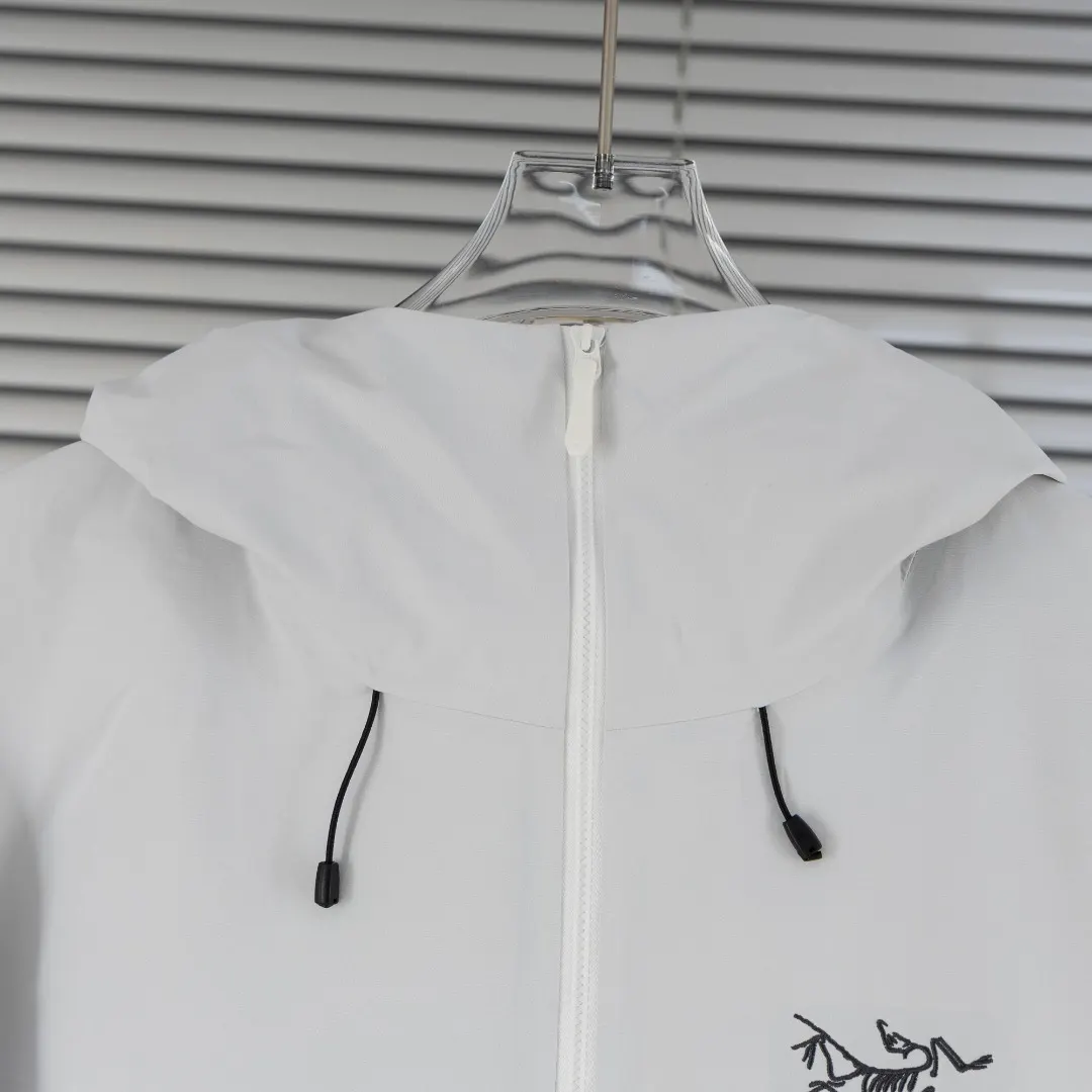 Beta SL GORE-TEX Hooded Shell Jacket D39013834 — view 4