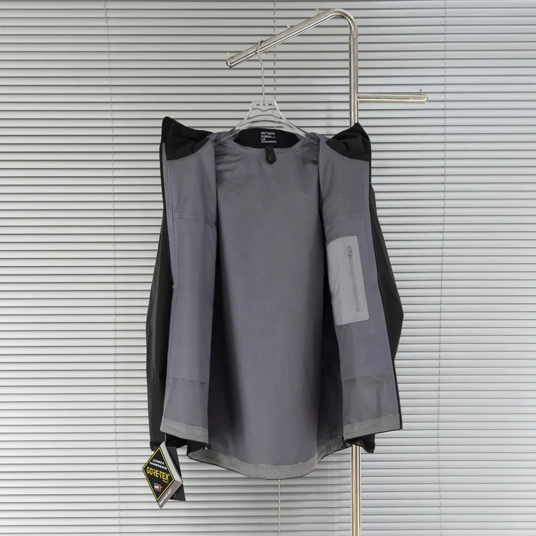 Beta SL GORE-TEX Hooded Shell Jacket D39013830 — view 3