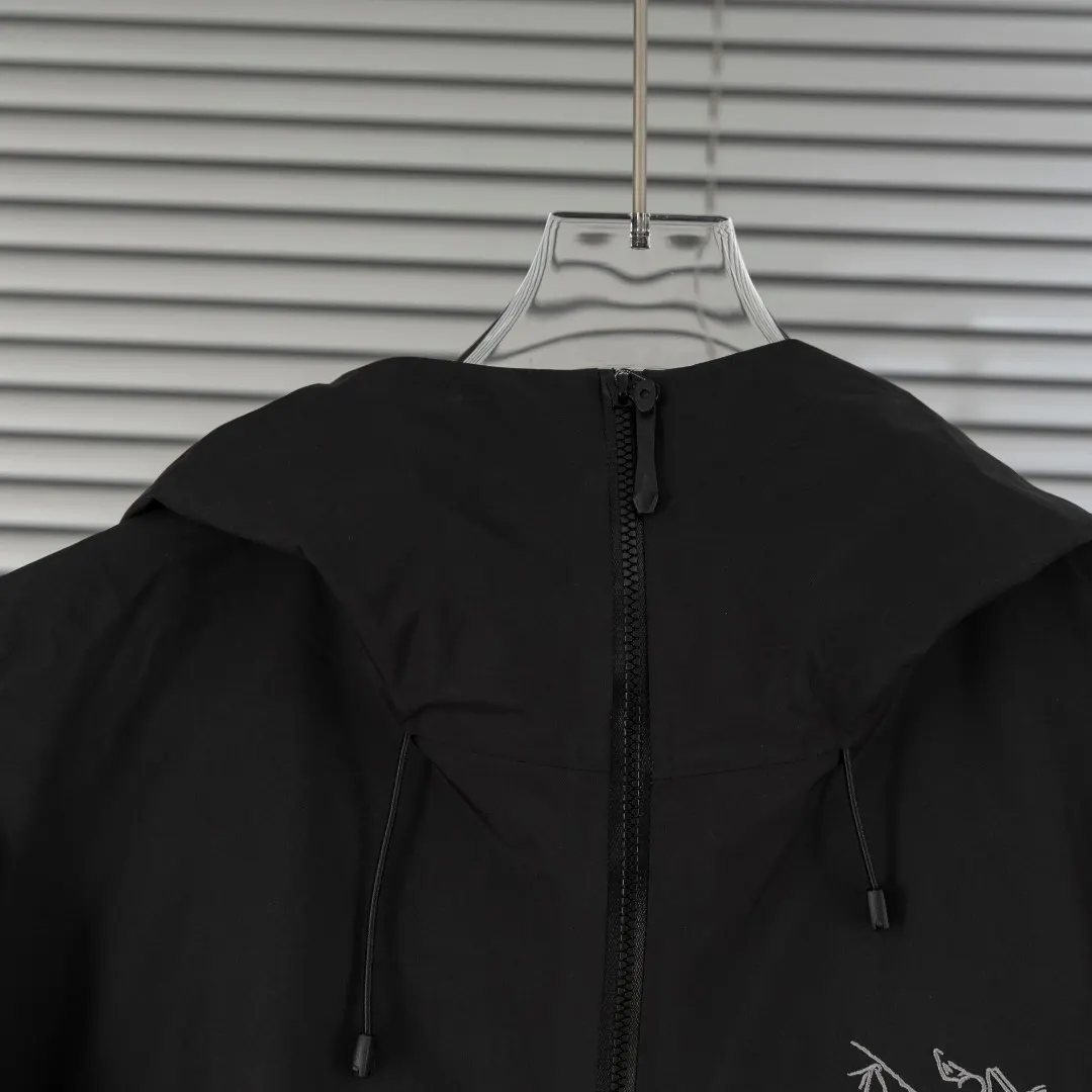 Beta SL GORE-TEX Hooded Shell Jacket D39013830 — view 4
