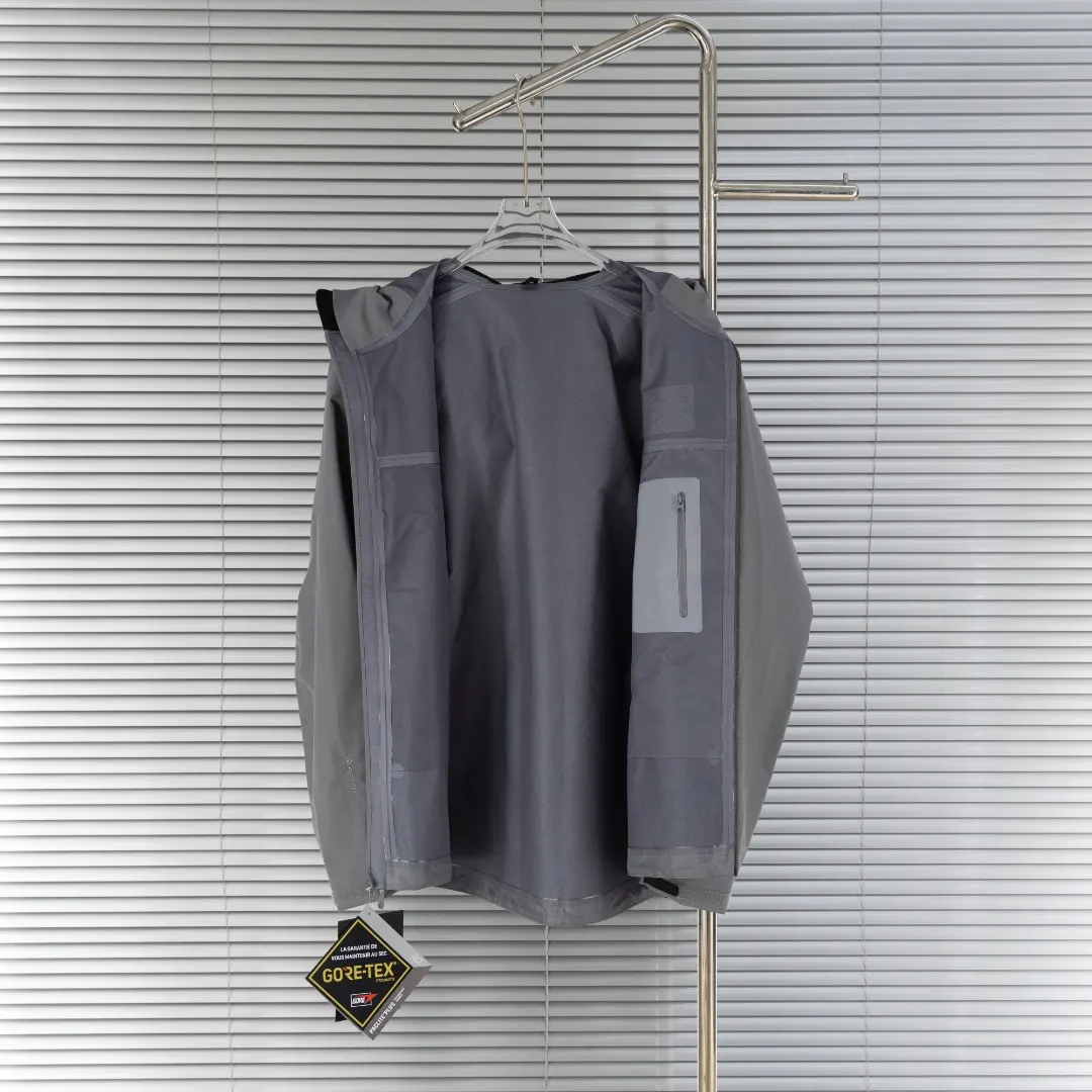 Beta SL GORE-TEX Hooded Shell Jacket D39013833 — view 3
