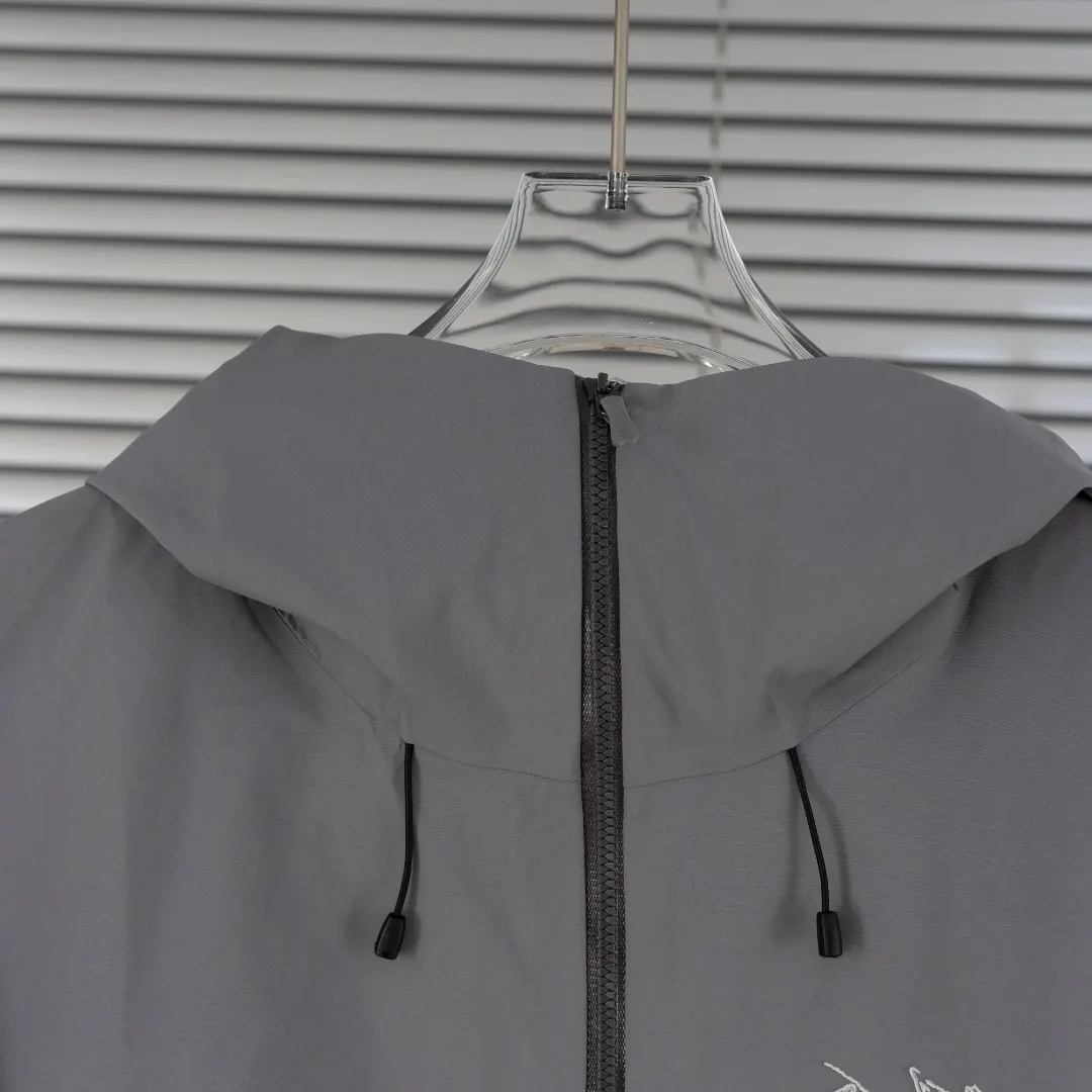 Beta SL GORE-TEX Hooded Shell Jacket D39013833 — view 4