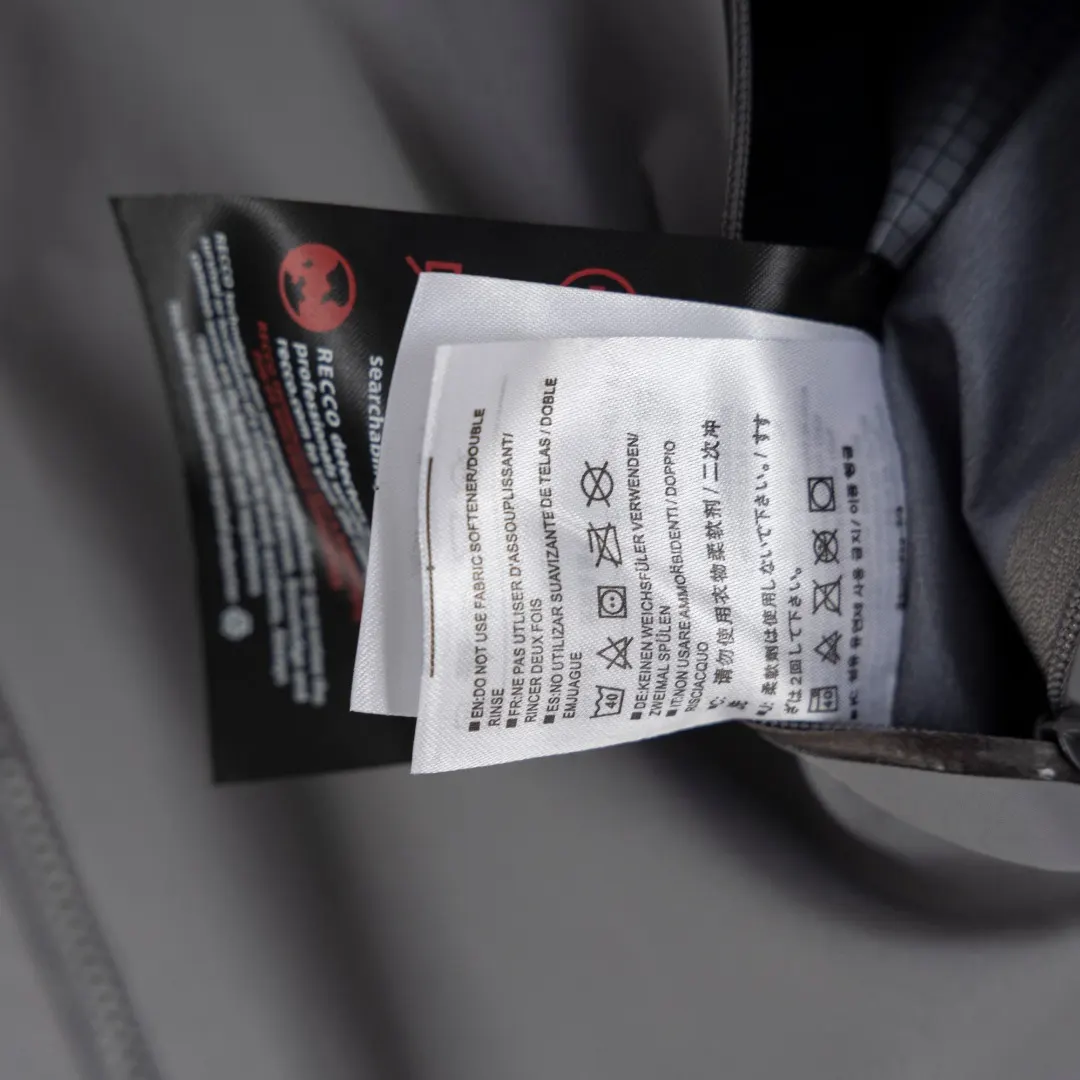 Beta SL GORE-TEX Hooded Shell Jacket D39013833 — view 10