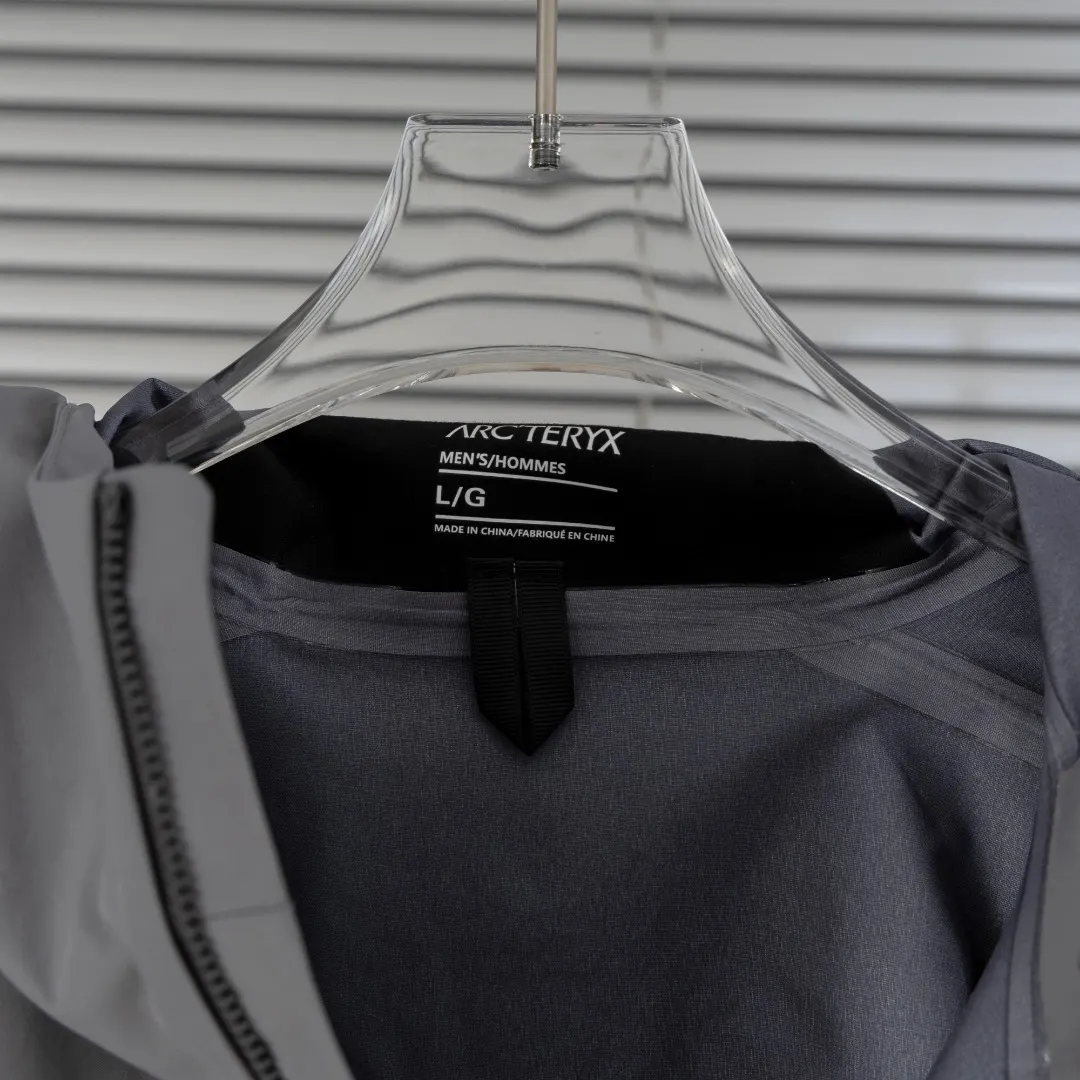 Beta SL GORE-TEX Hooded Shell Jacket D39013833 — view 12