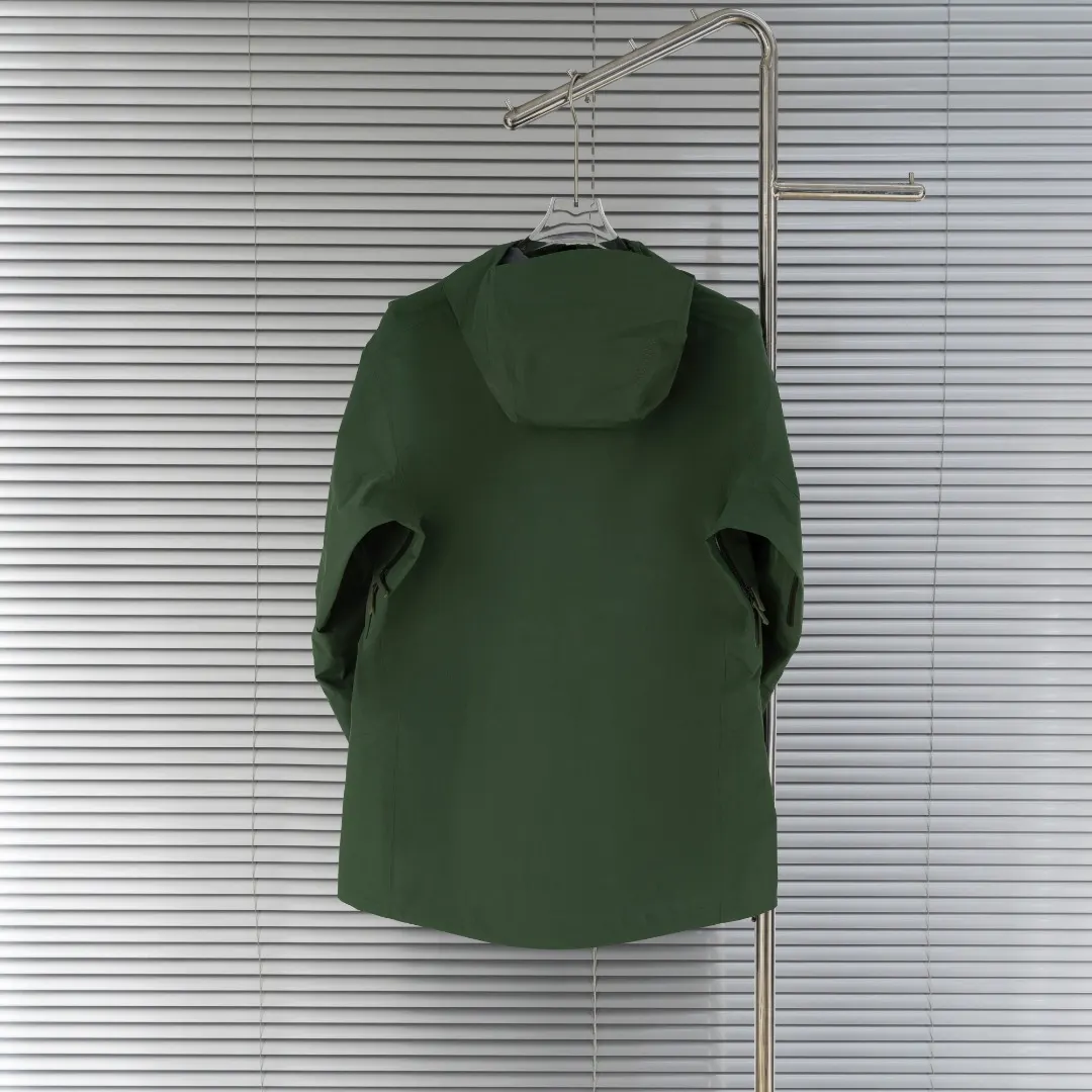 Beta SL GORE-TEX Hooded Shell Jacket D39013831 — view 2