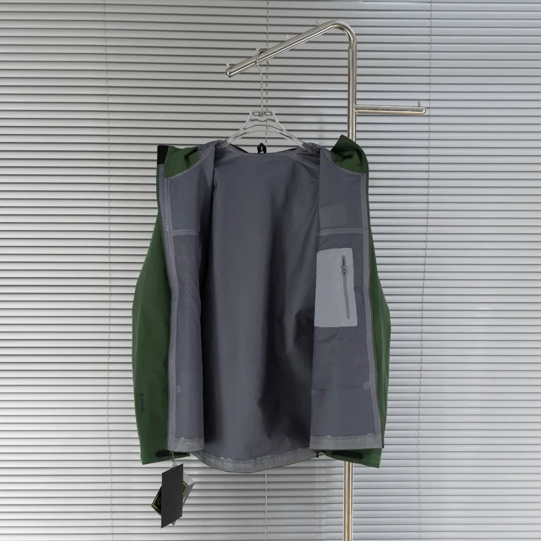 Beta SL GORE-TEX Hooded Shell Jacket D39013831 — view 3
