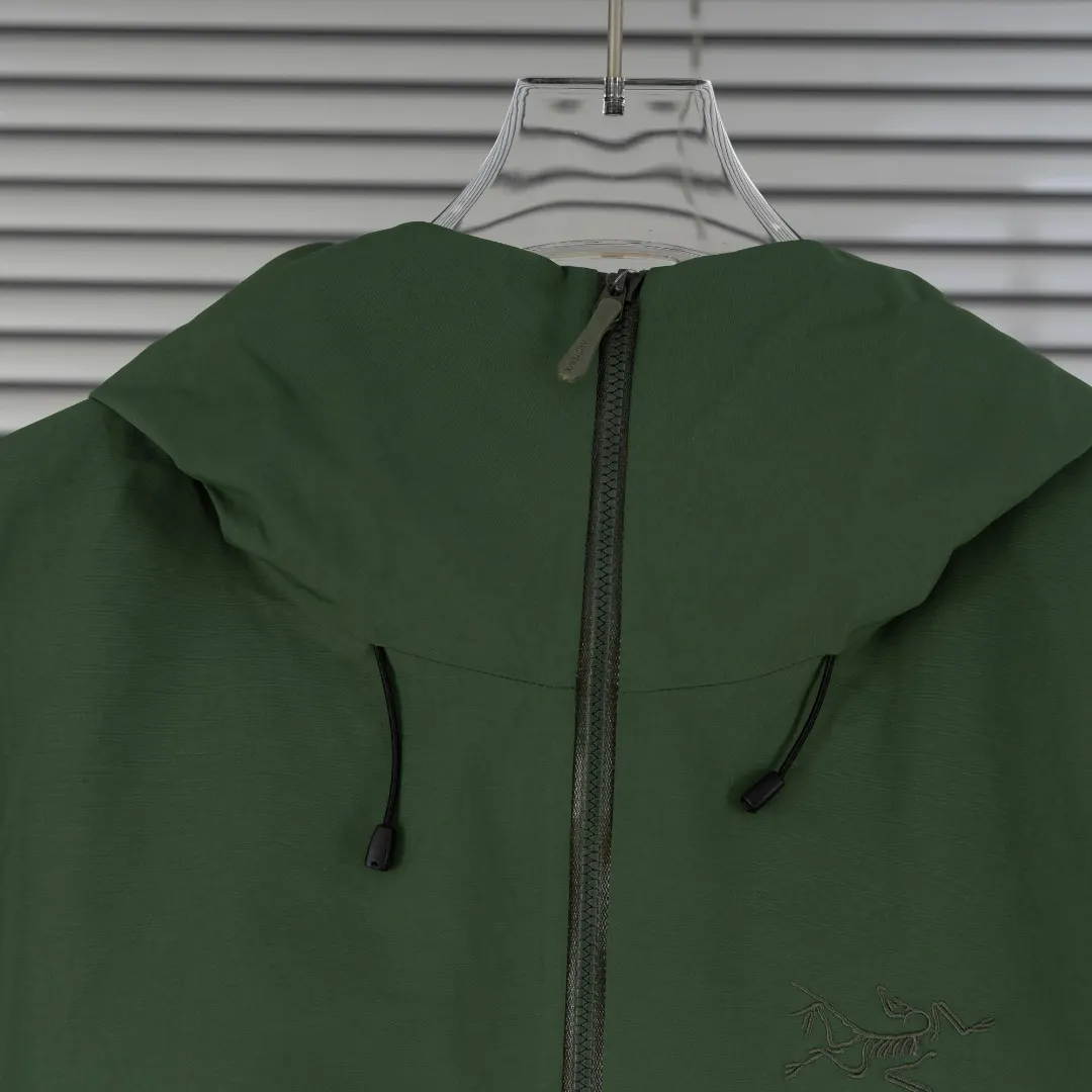 Beta SL GORE-TEX Hooded Shell Jacket D39013831 — view 4