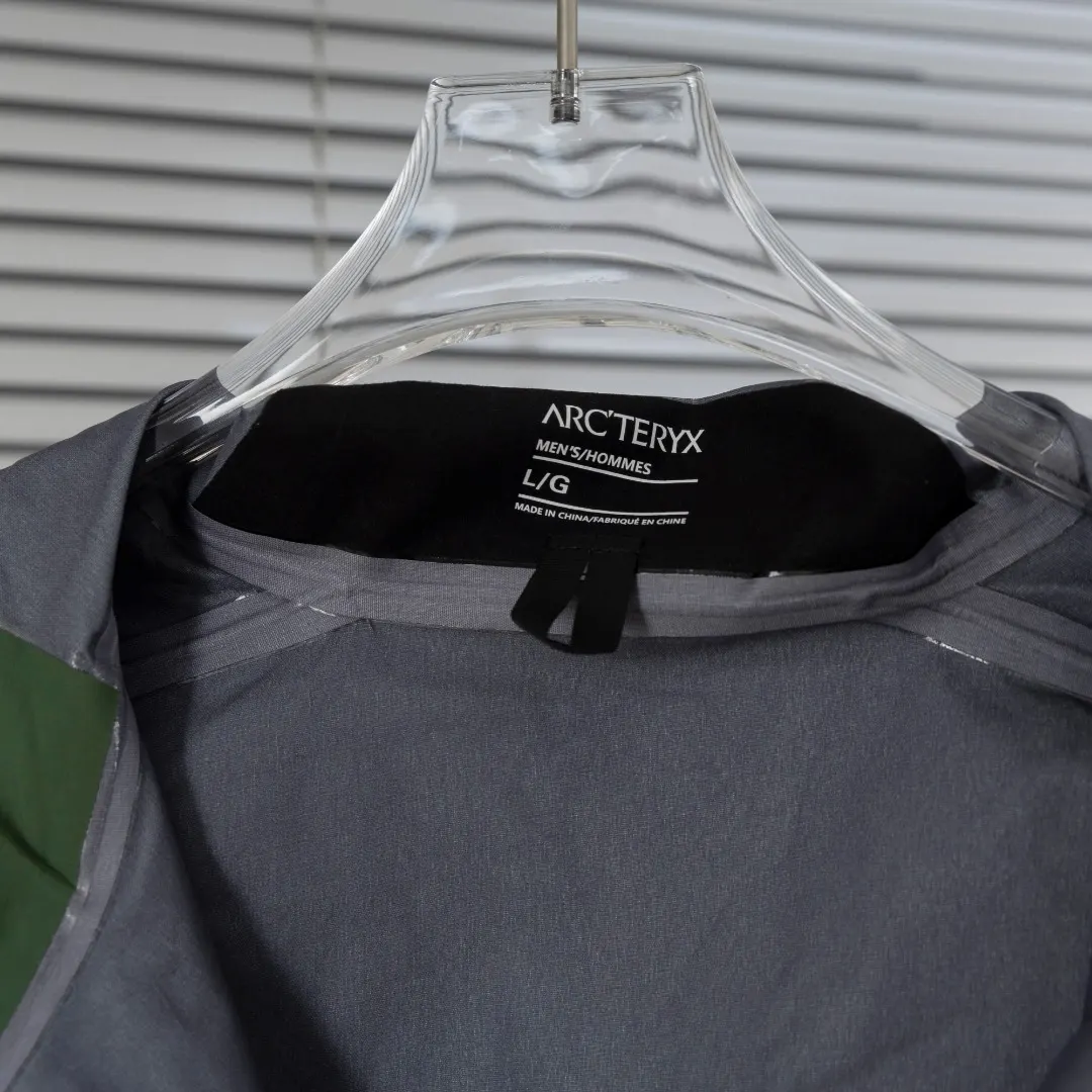 Beta SL GORE-TEX Hooded Shell Jacket D39013831 — view 14