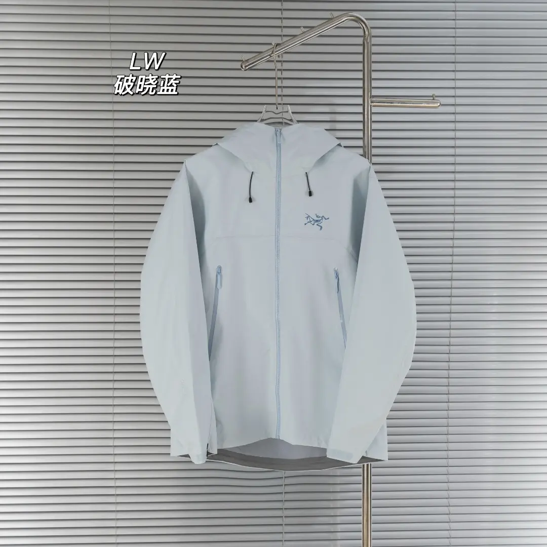 Beta Lightweight GORE-TEX Shell Jacket D39013828
