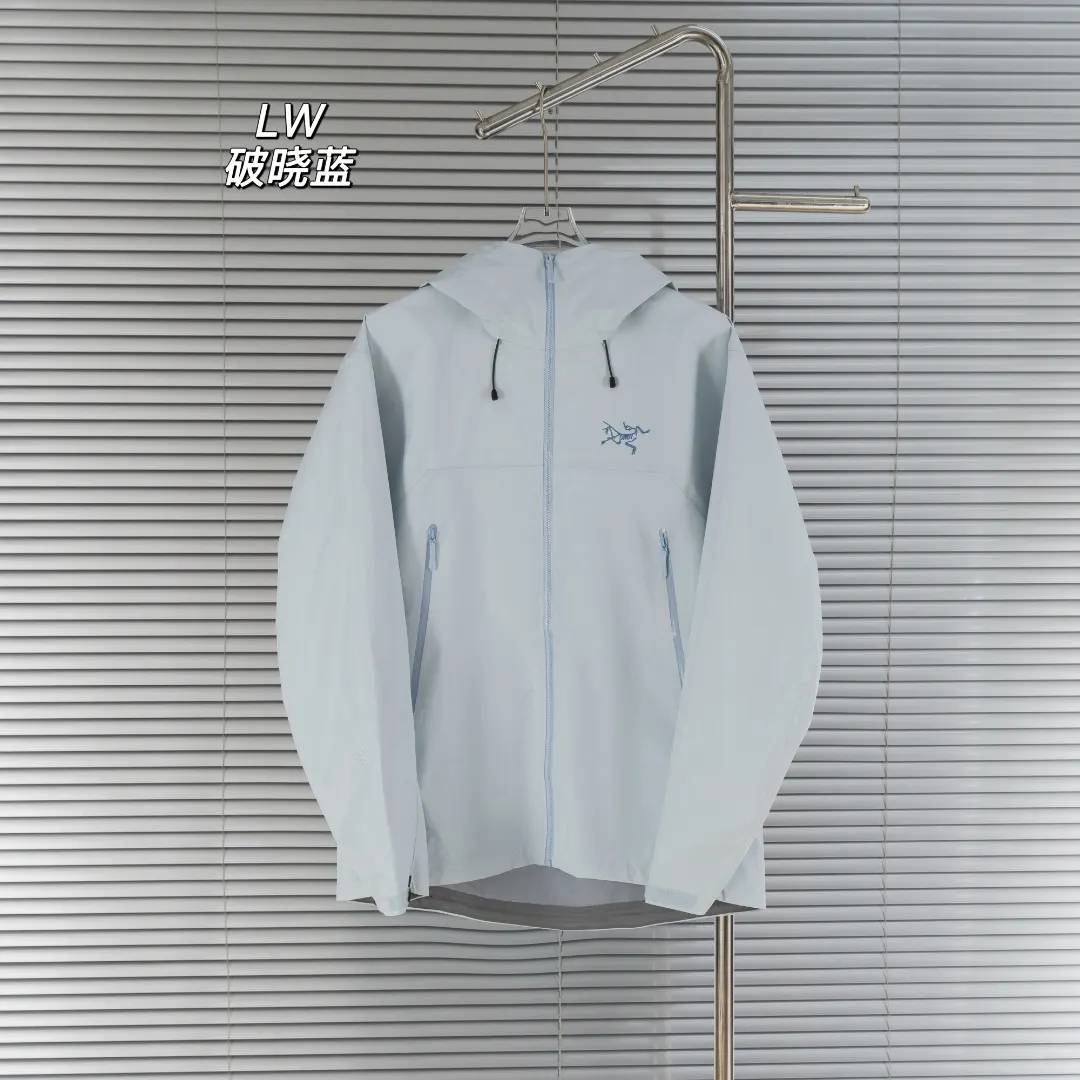 Beta Lightweight GORE-TEX Shell Jacket D39013828