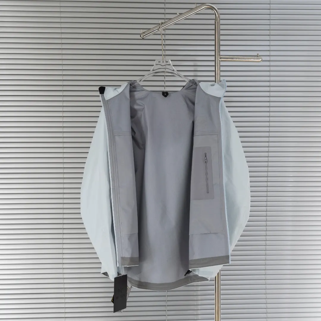Beta Lightweight GORE-TEX Shell Jacket D39013828 — view 3