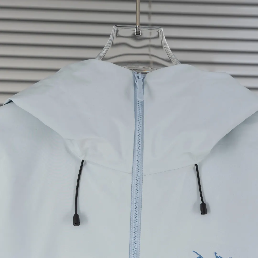 Beta Lightweight GORE-TEX Shell Jacket D39013828 — view 4