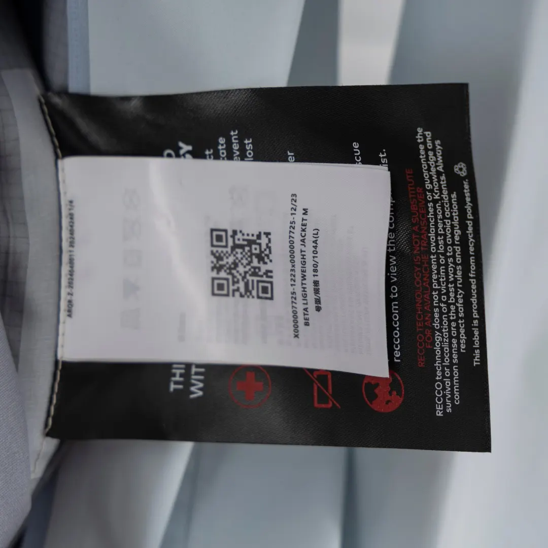Beta Lightweight GORE-TEX Shell Jacket D39013828 — view 10