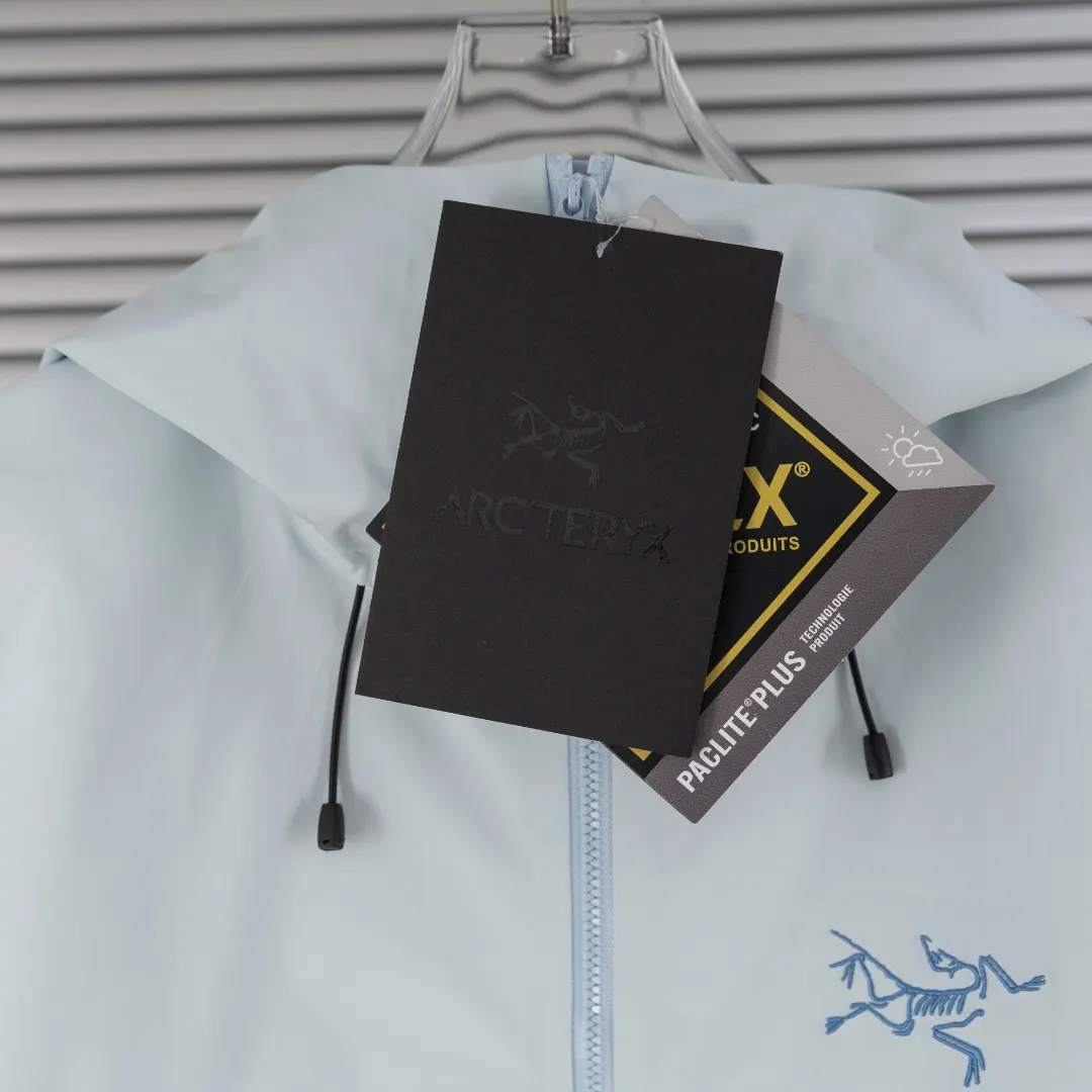 Beta Lightweight GORE-TEX Shell Jacket D39013828 — view 11