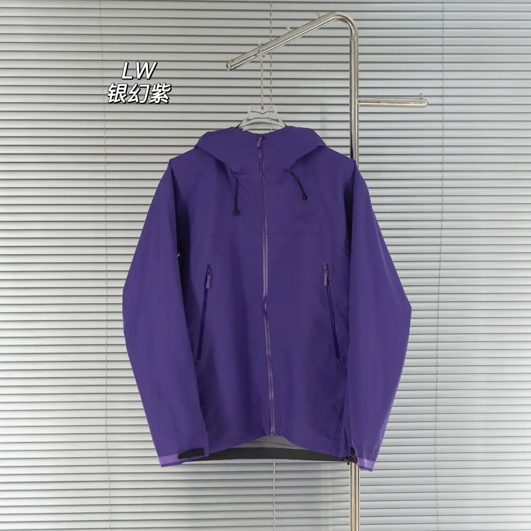 Beta Lightweight GORE-TEX Hooded Jacket D39013824