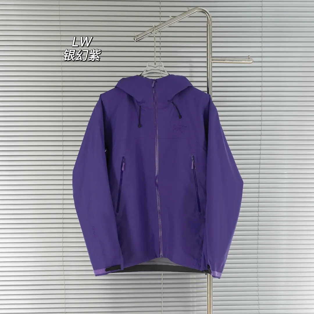 Beta Lightweight GORE-TEX Hooded Jacket D39013824
