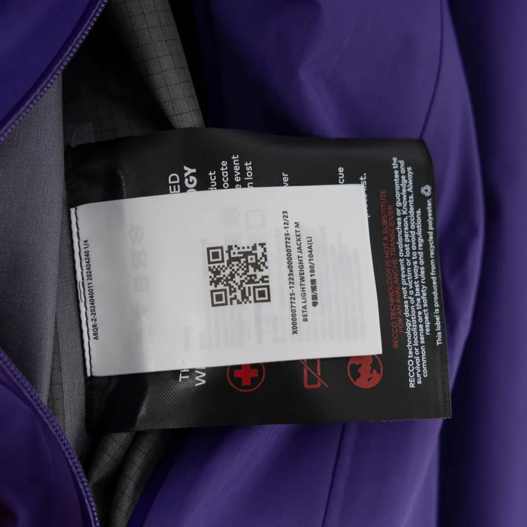 Beta Lightweight GORE-TEX Hooded Jacket D39013824 — view 10