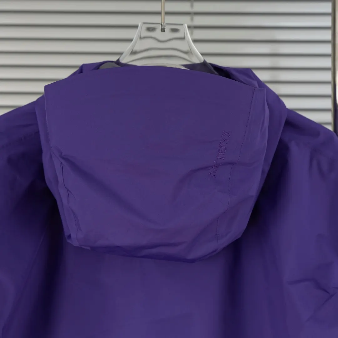 Beta Lightweight GORE-TEX Hooded Jacket D39013824 — view 13