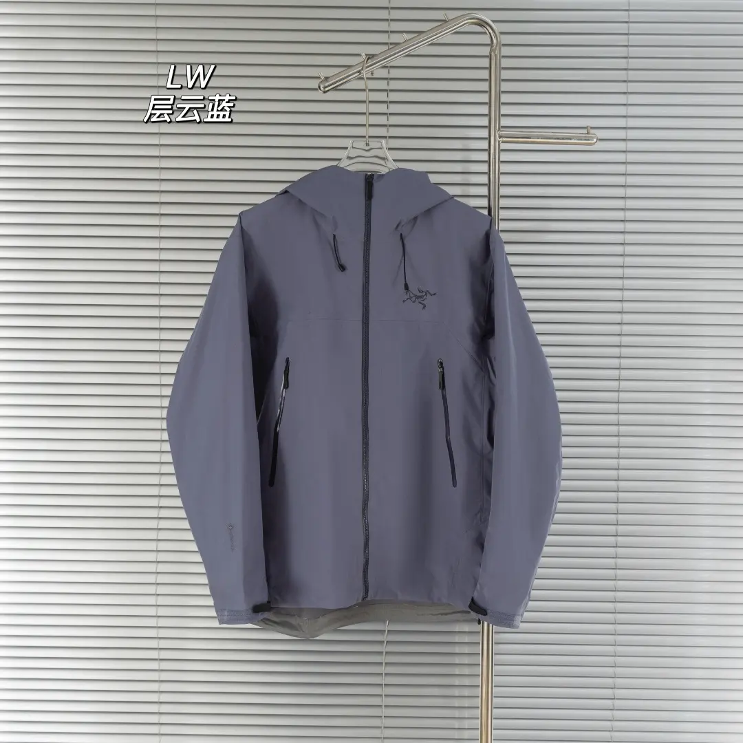 Beta Lightweight GORE-TEX Hooded Jacket D39013829