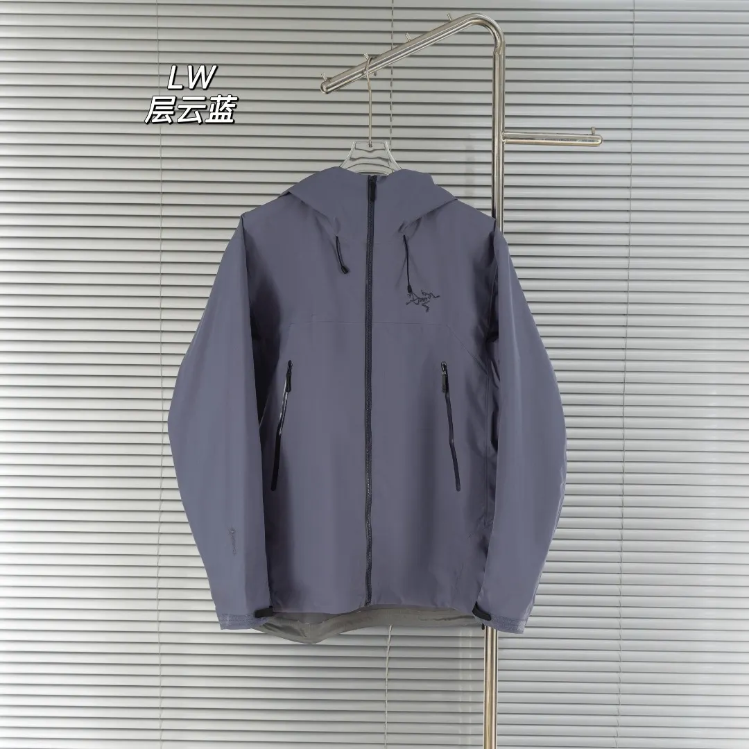 Beta Lightweight GORE-TEX Hooded Jacket D39013829