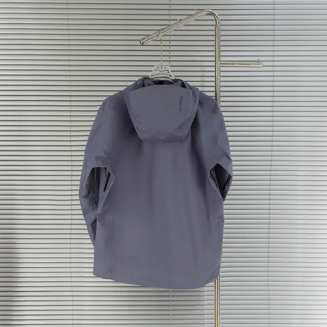 Beta Lightweight GORE-TEX Hooded Jacket D39013829 — view 2