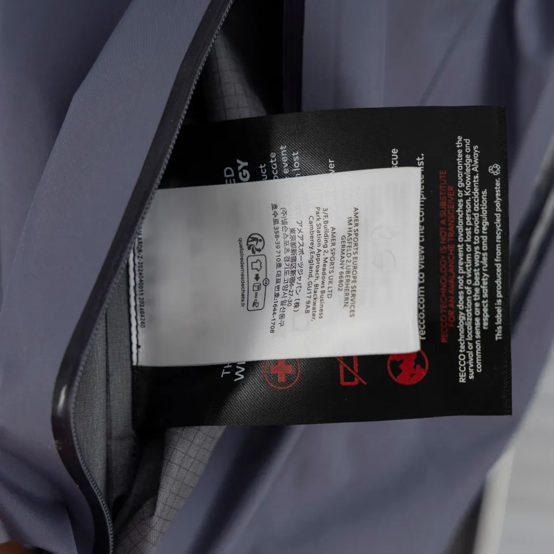 Beta Lightweight GORE-TEX Hooded Jacket D39013829 — view 9